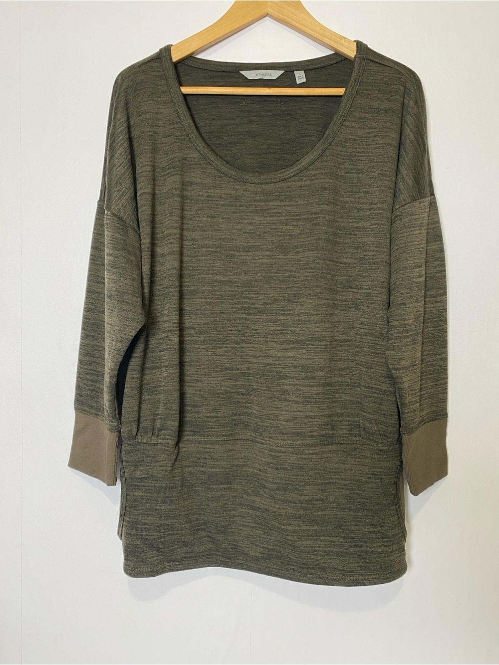 Athleta Large Batwing Robin Top Green Heathered Tunic Pocket Pullover Sweatshirt